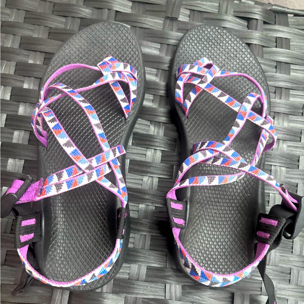 Like new women’s chaccos